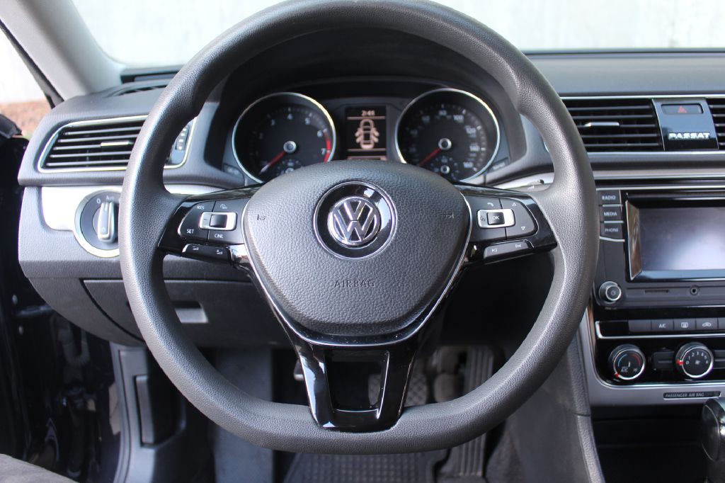 2018 Volkswagen Passat Image 16