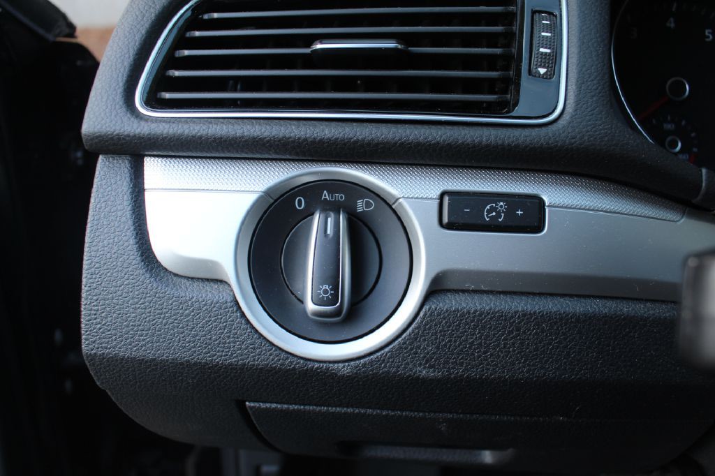 2018 Volkswagen Passat Image 20