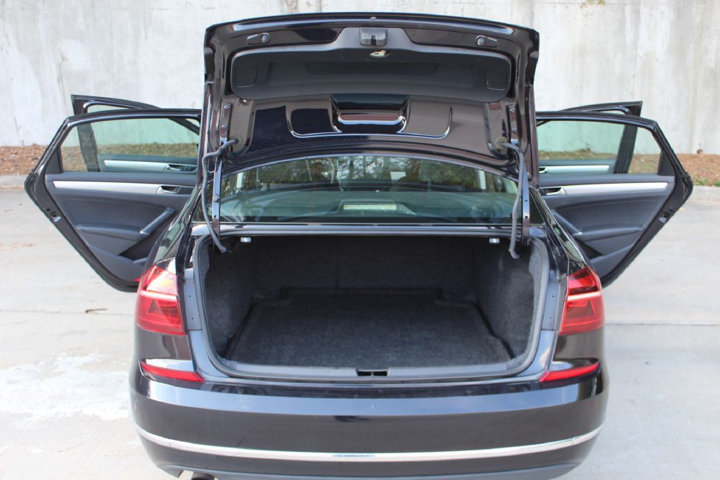 2018 Volkswagen Passat Image 21