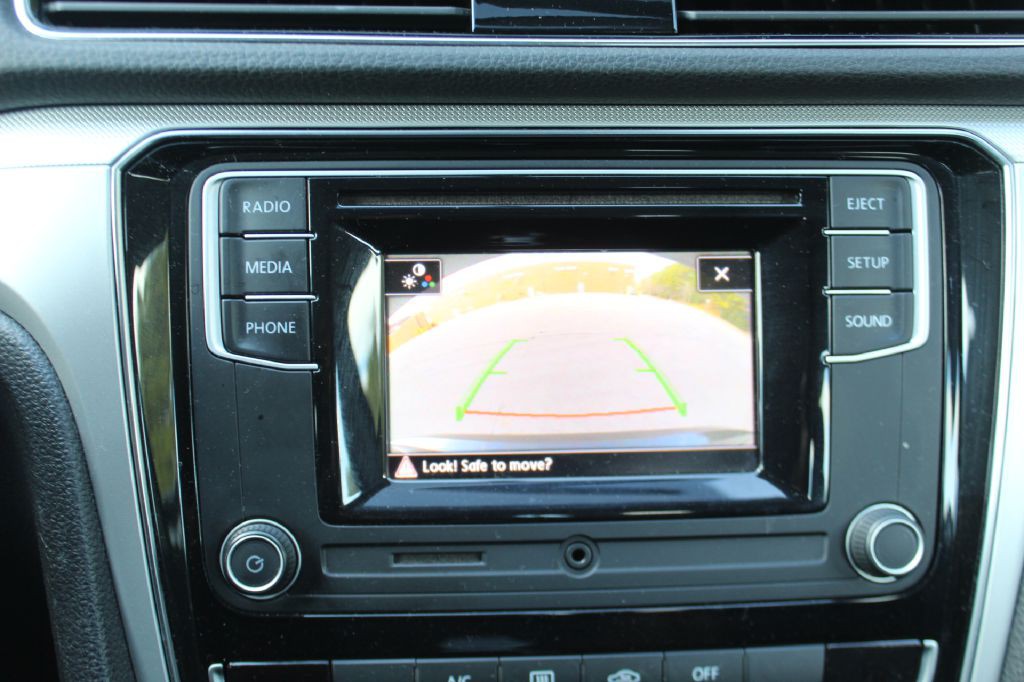 2018 Volkswagen Passat Image 23