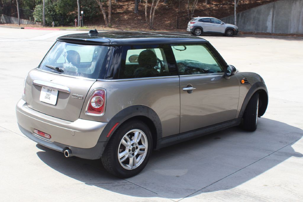 2012 MINI Cooper Image 5