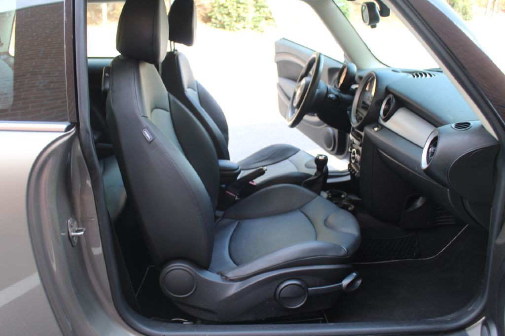 2012 MINI Cooper Image 8