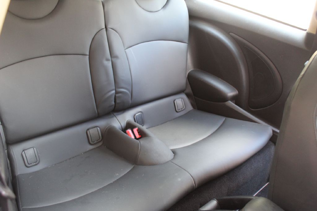 2012 MINI Cooper Image 12