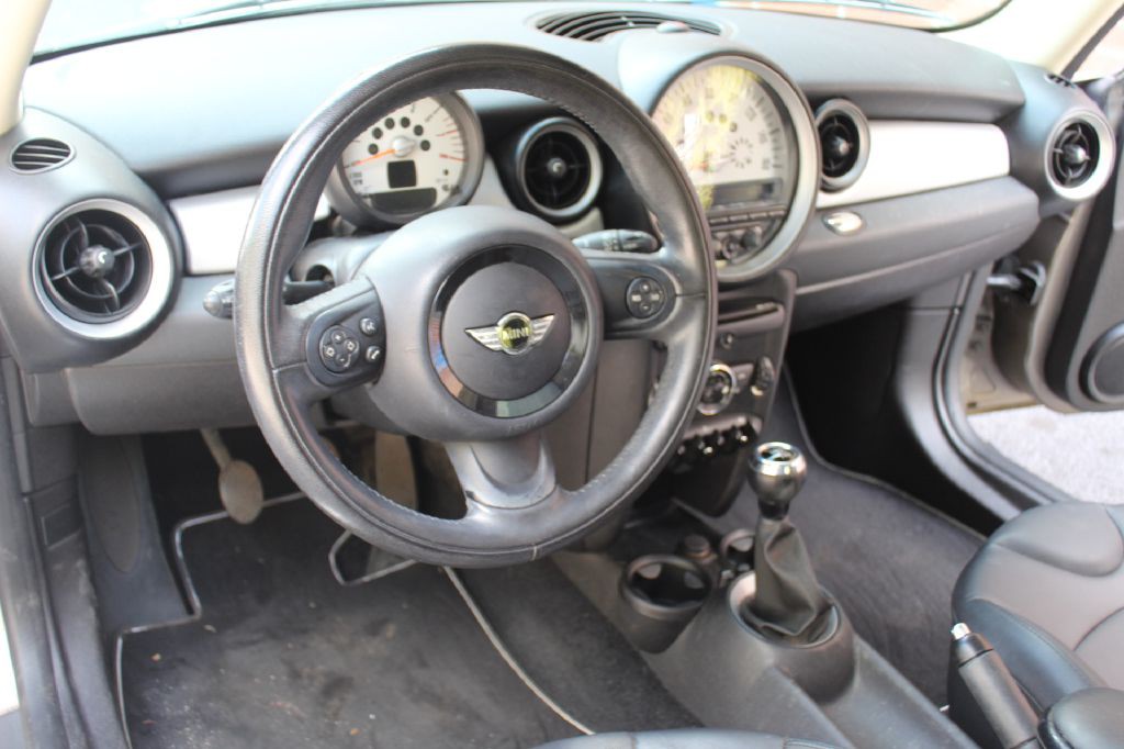 2012 MINI Cooper Image 14