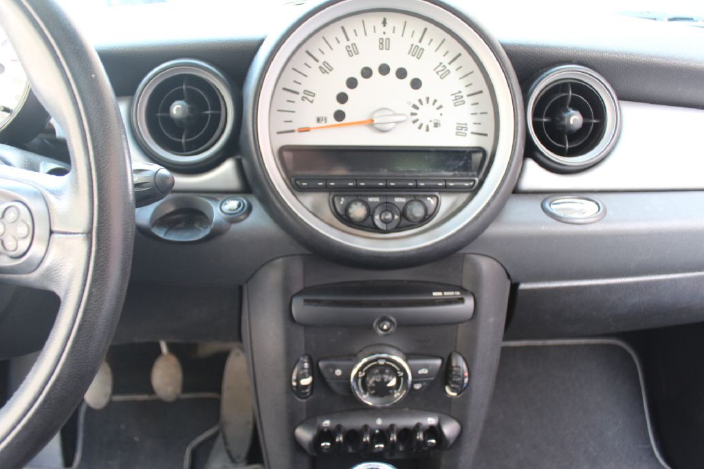 2012 MINI Cooper Image 16