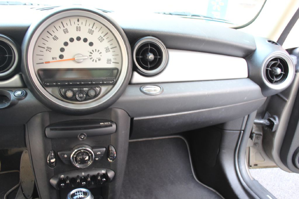 2012 MINI Cooper Image 17