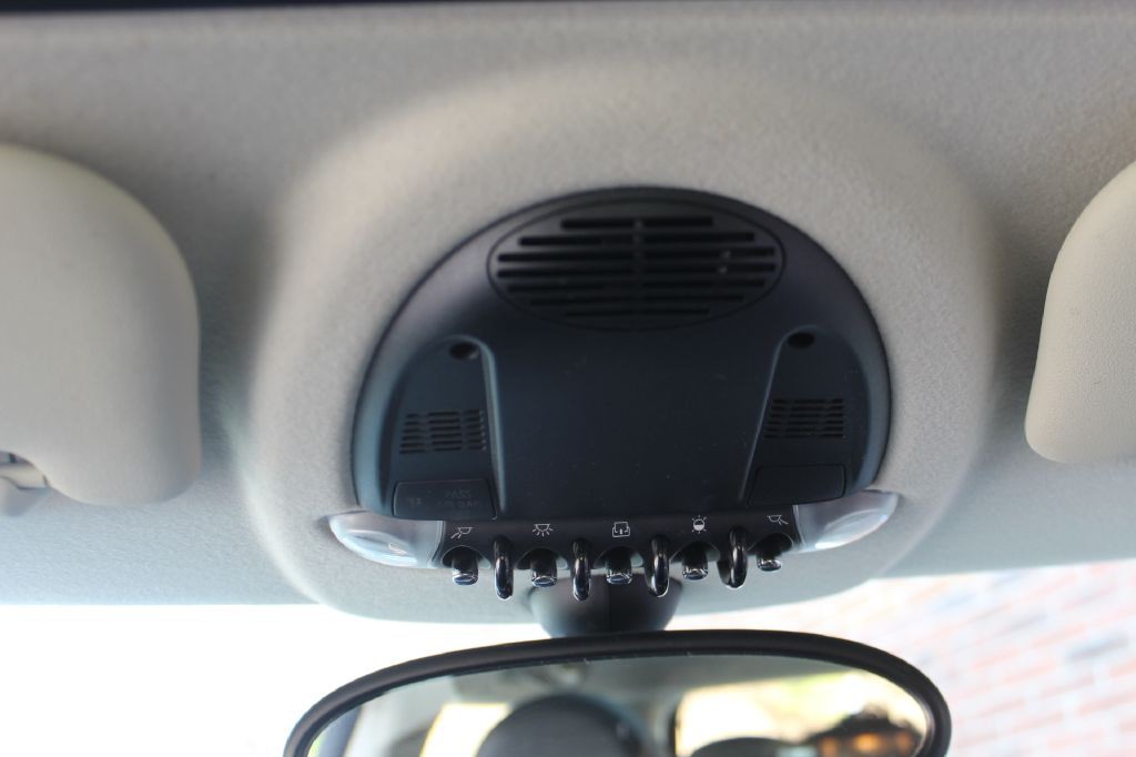 2012 MINI Cooper Image 18