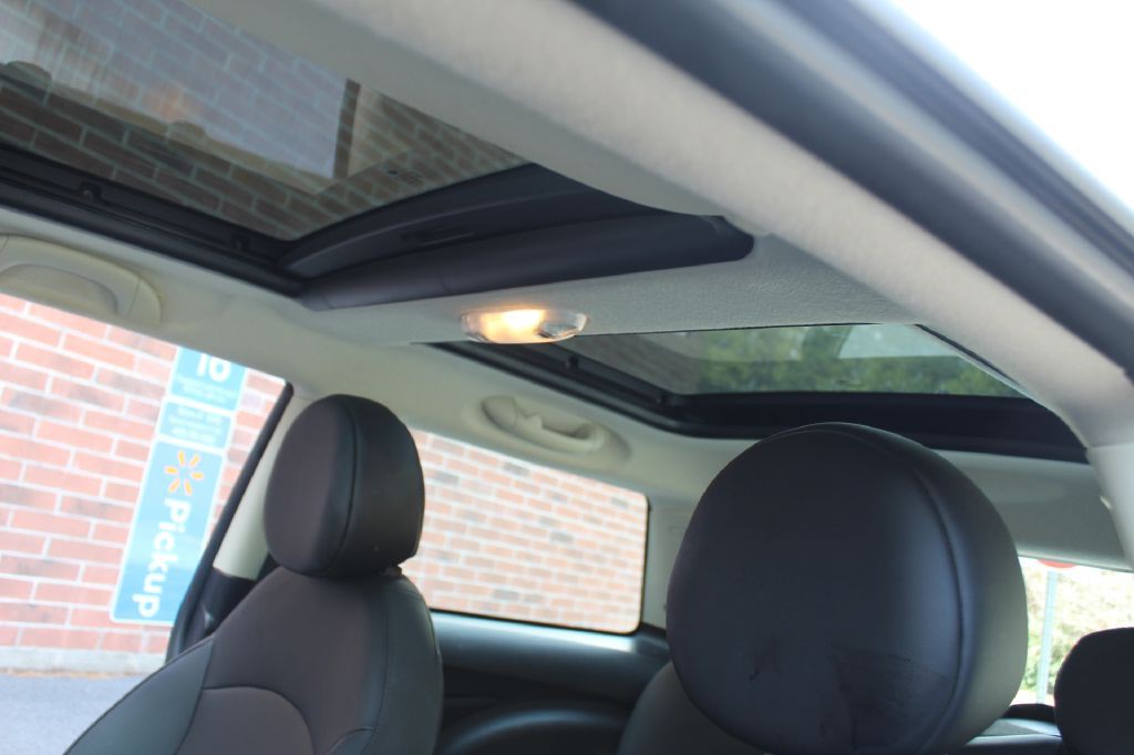 2012 MINI Cooper Image 19