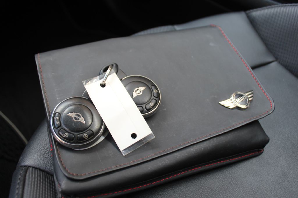 2012 MINI Cooper Image 21