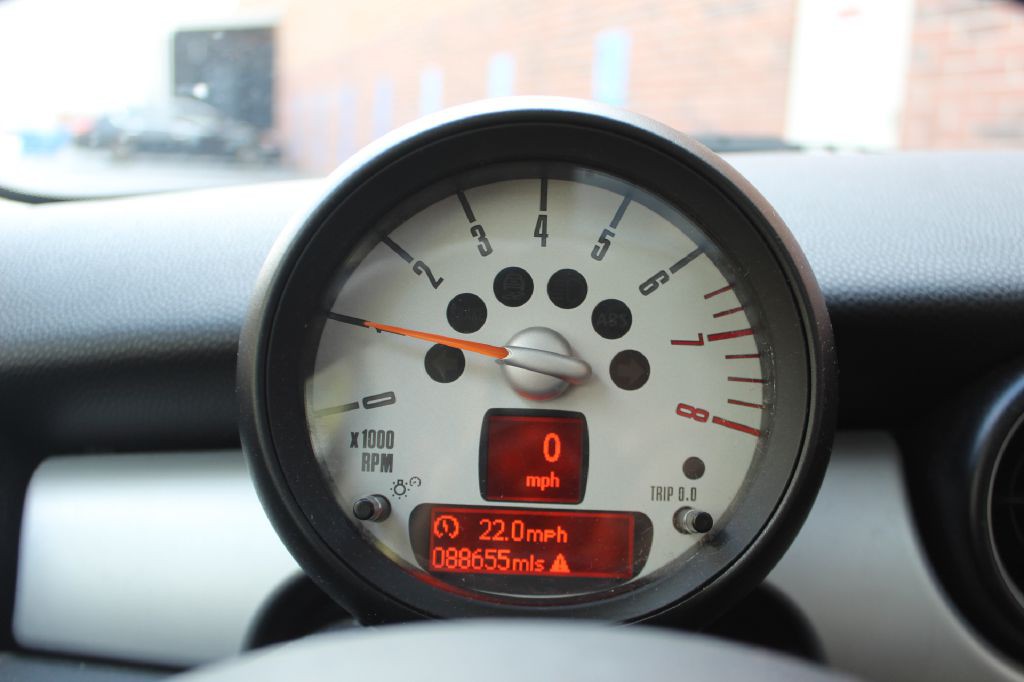 2012 MINI Cooper Image 22