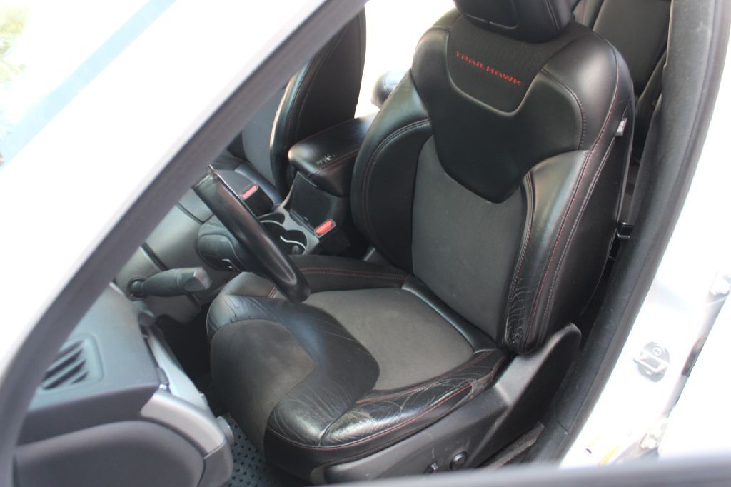 2018 Jeep Cherokee Image 11