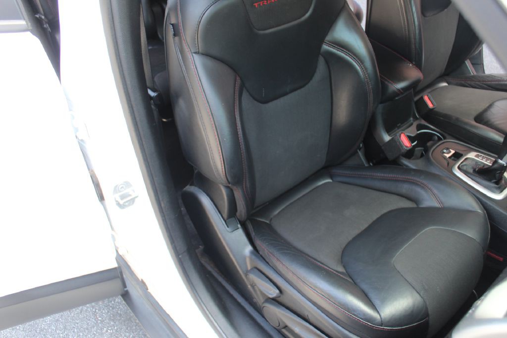 2018 Jeep Cherokee Image 12