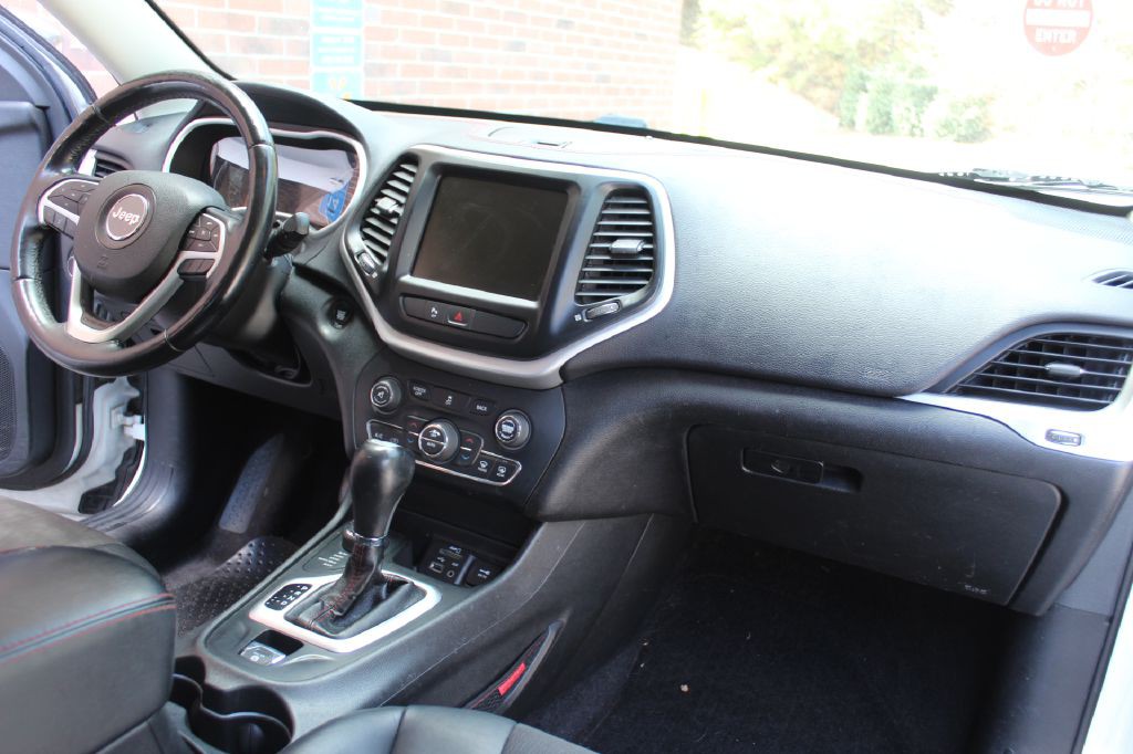 2018 Jeep Cherokee Image 13