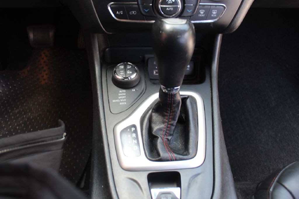 2018 Jeep Cherokee Image 19