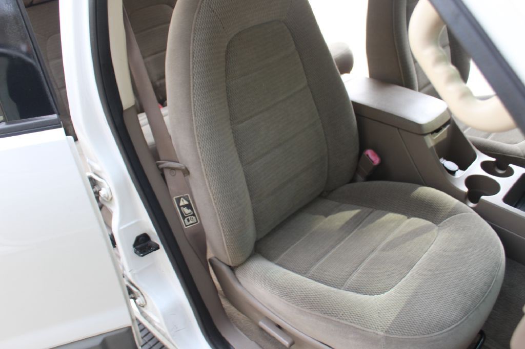 2002 Ford Explorer Image 12