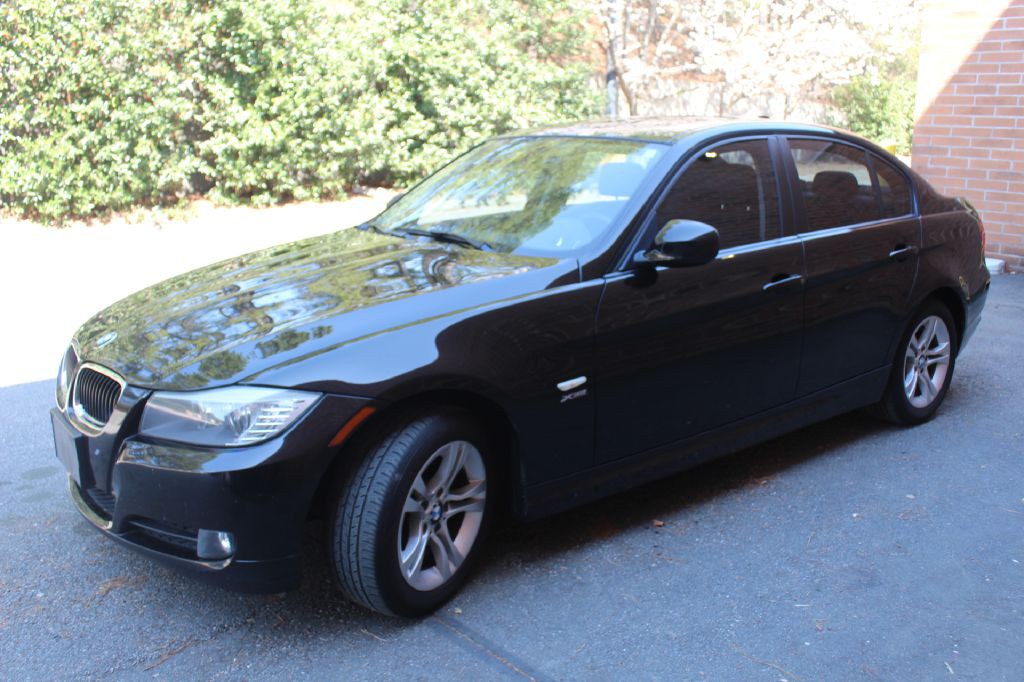 2011 BMW 3 Series Image 2