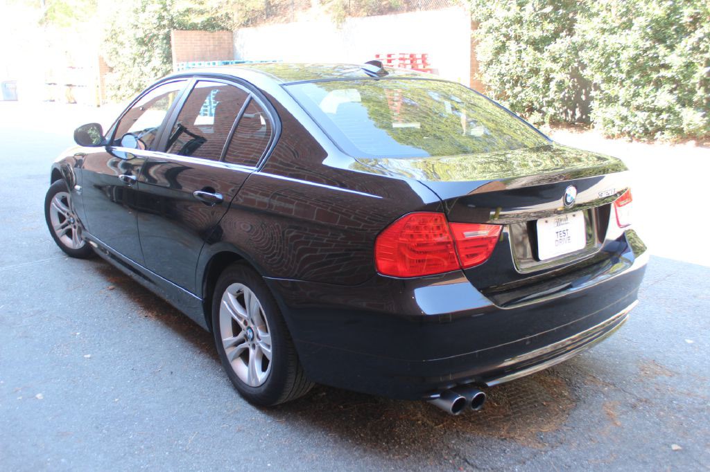 2011 BMW 3 Series Image 3