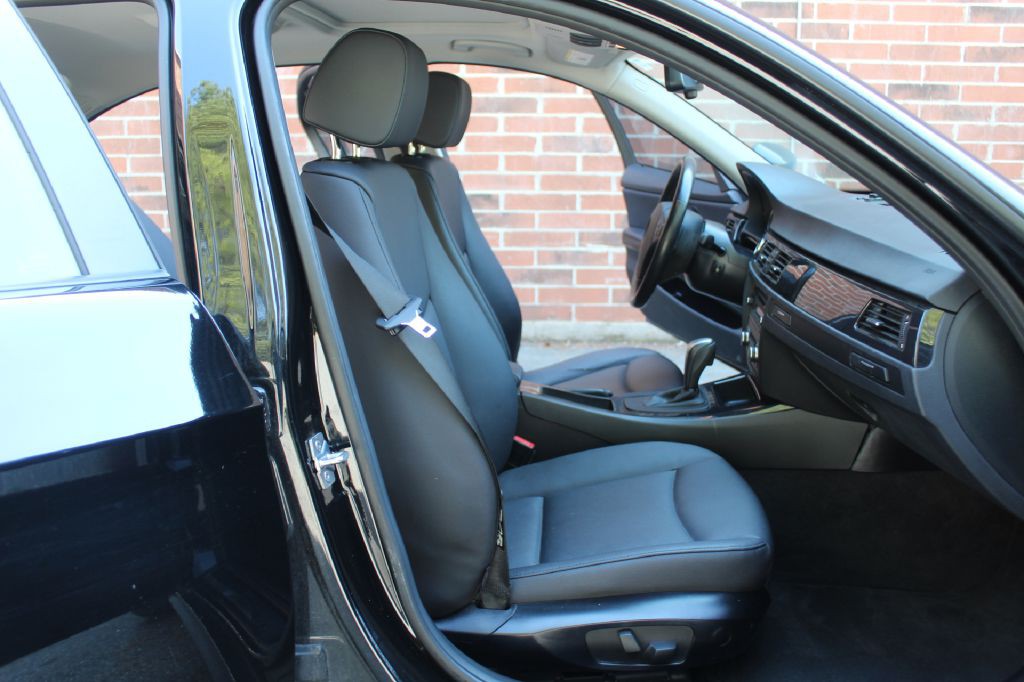 2011 BMW 3 Series Image 7