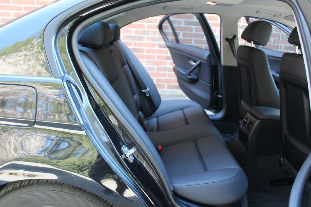 2011 BMW 3 Series Image 8