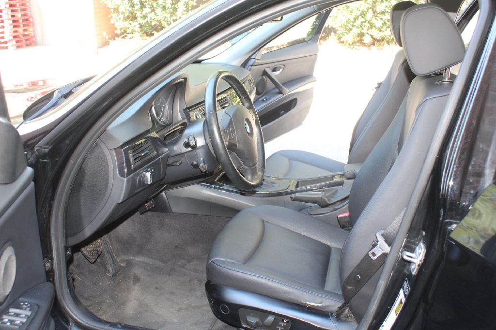 2011 BMW 3 Series Image 10