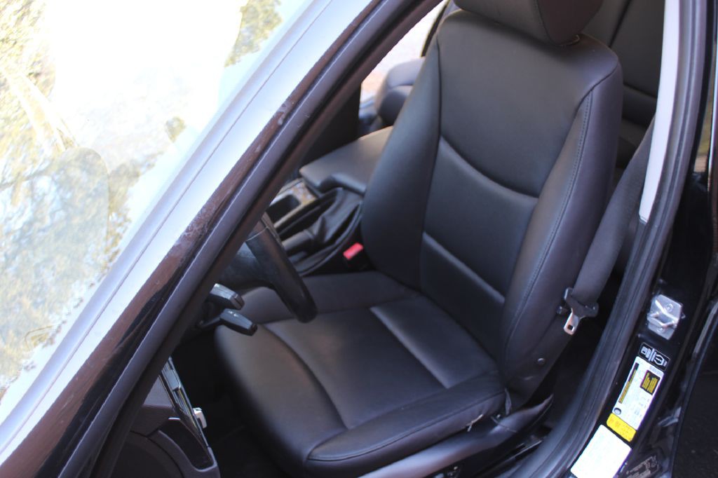 2011 BMW 3 Series Image 11