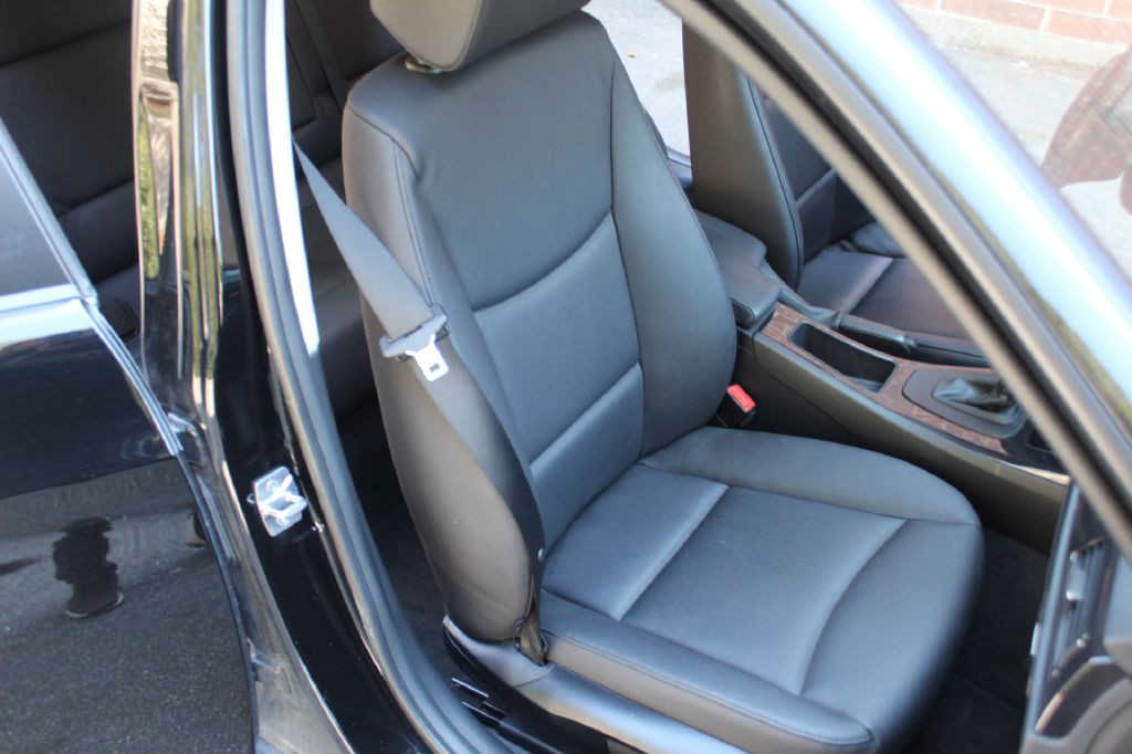 2011 BMW 3 Series Image 12