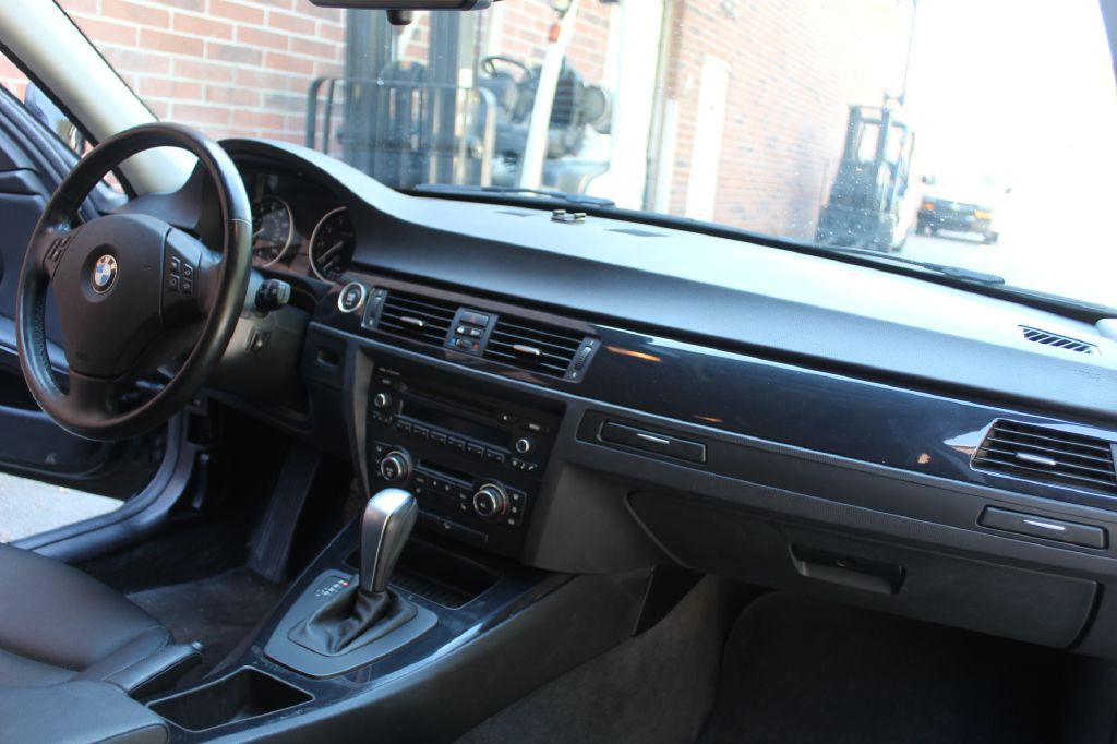 2011 BMW 3 Series Image 13