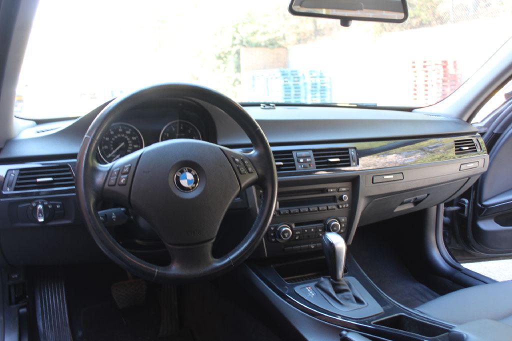 2011 BMW 3 Series Image 15