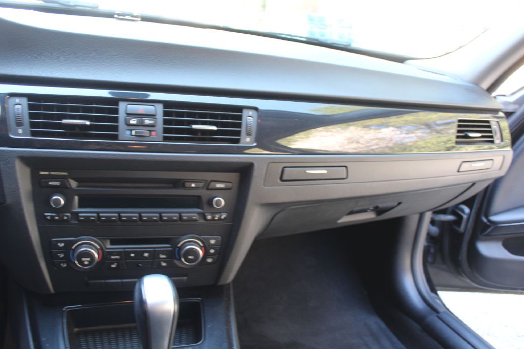 2011 BMW 3 Series Image 18