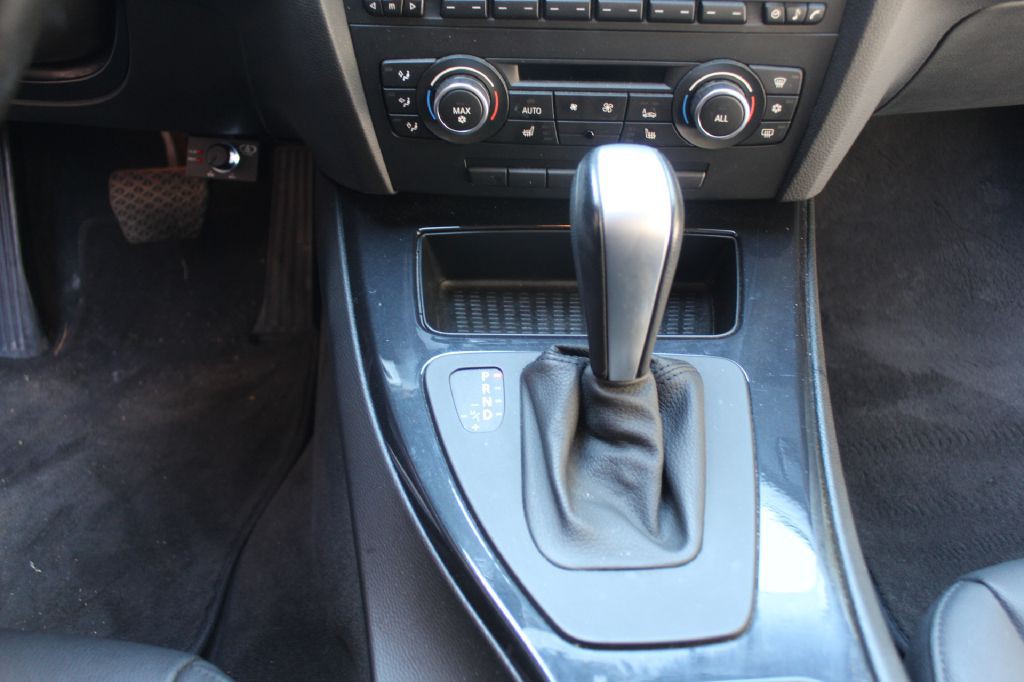 2011 BMW 3 Series Image 19