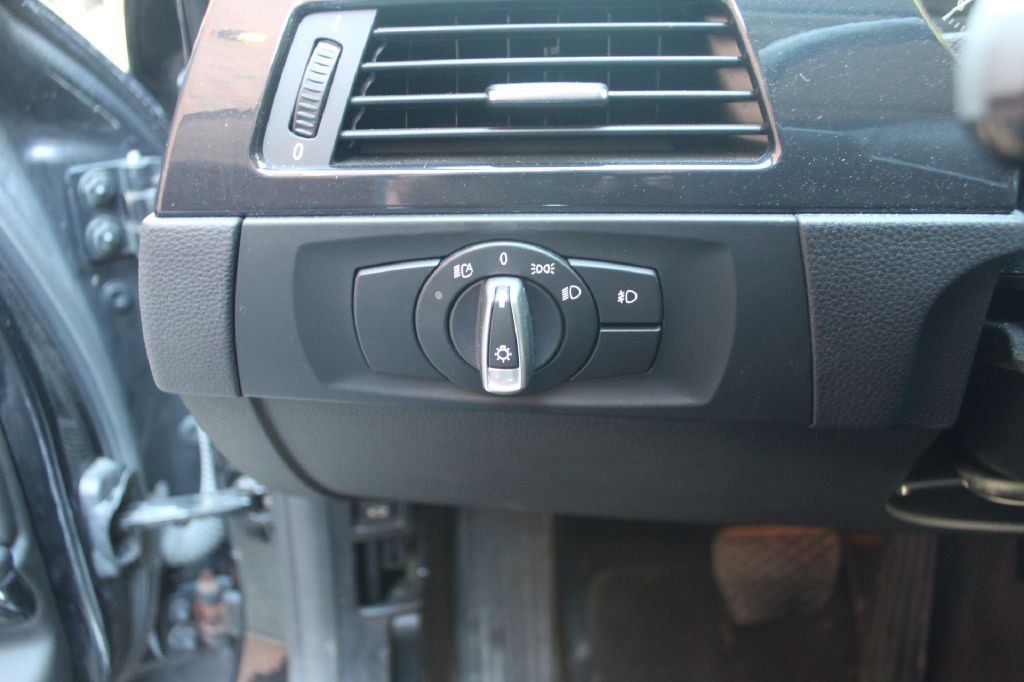 2011 BMW 3 Series Image 20