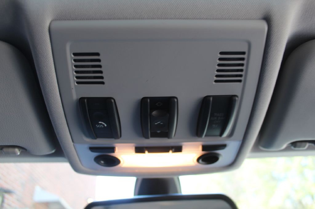 2011 BMW 3 Series Image 21