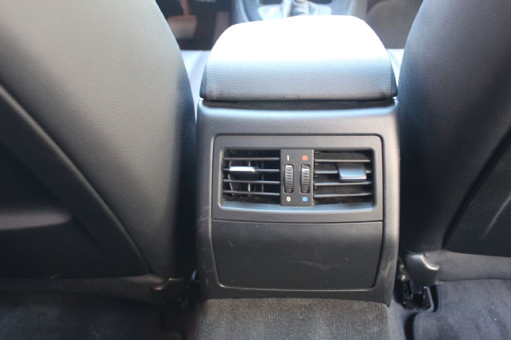 2011 BMW 3 Series Image 23