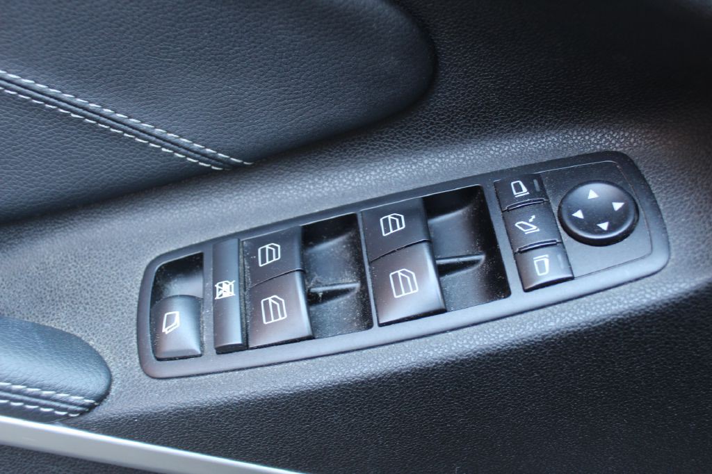 2012 Mercedes-Benz GL-Class Image 25