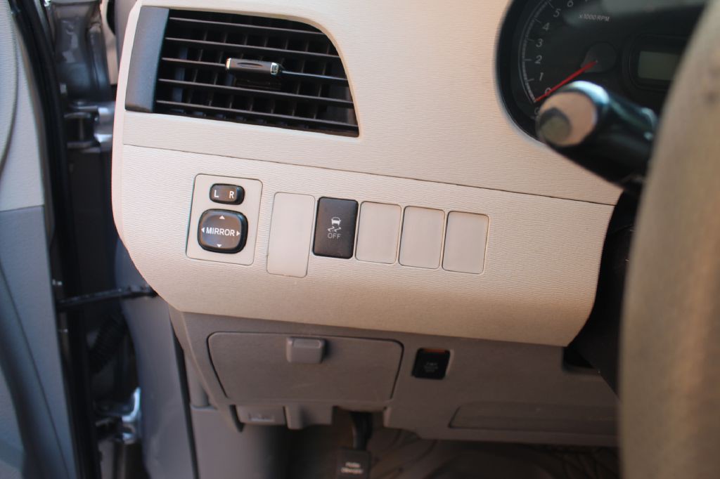 2013 Toyota Sienna Image 20