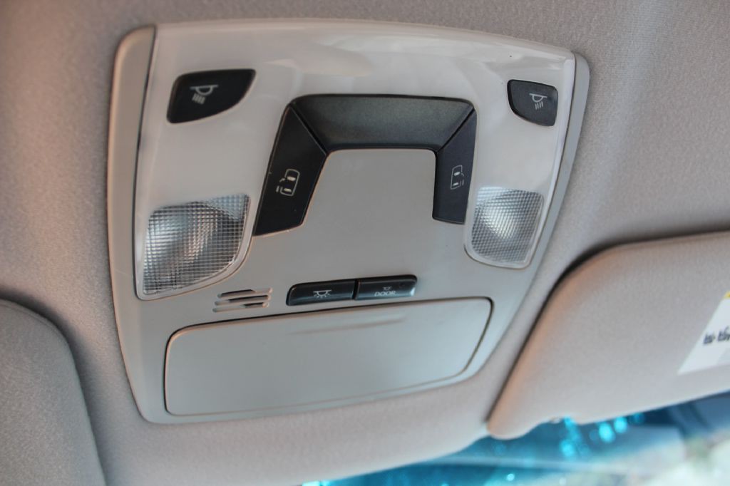 2013 Toyota Sienna Image 21