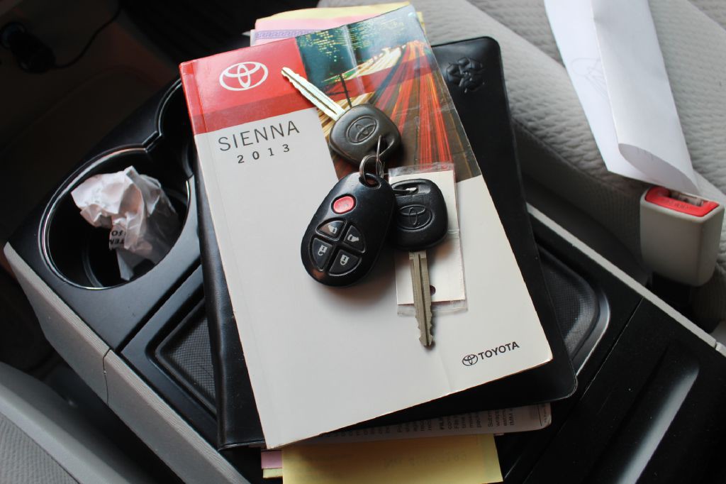 2013 Toyota Sienna Image 23