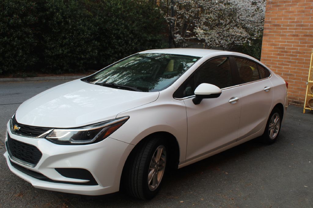 2018 Chevrolet Cruze Image 2