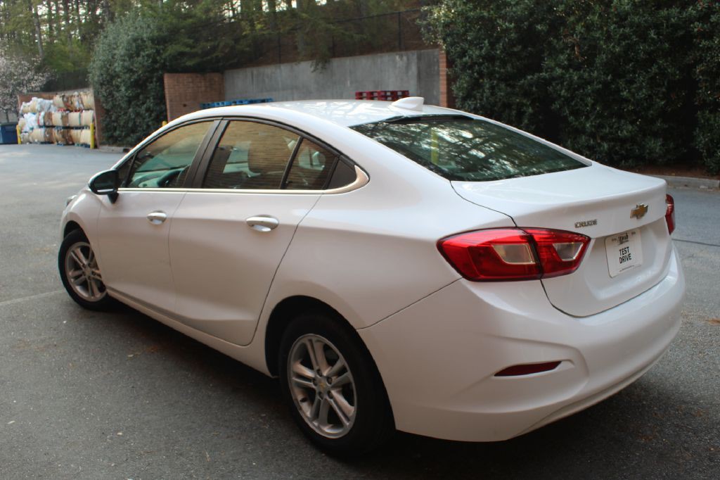 2018 Chevrolet Cruze Image 3