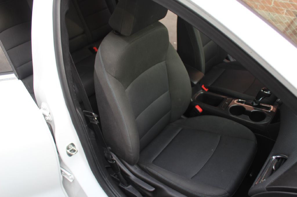 2018 Chevrolet Cruze Image 12