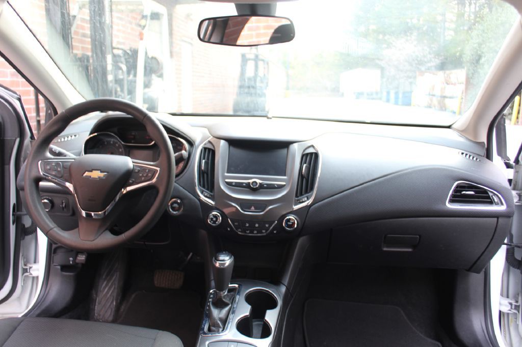 2018 Chevrolet Cruze Image 14