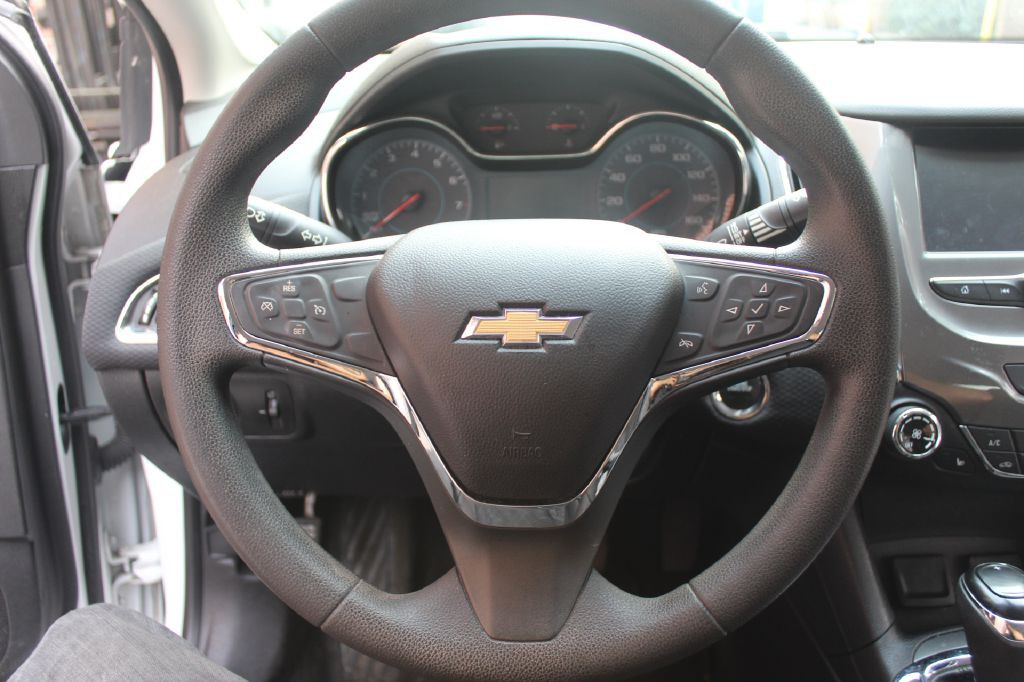 2018 Chevrolet Cruze Image 16