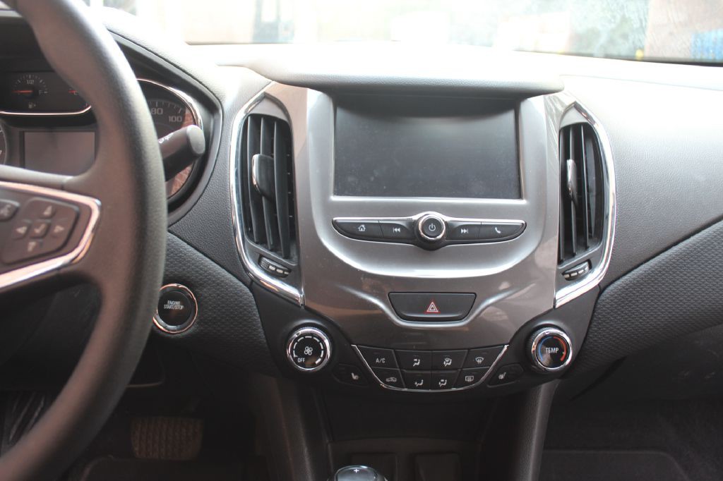 2018 Chevrolet Cruze Image 17