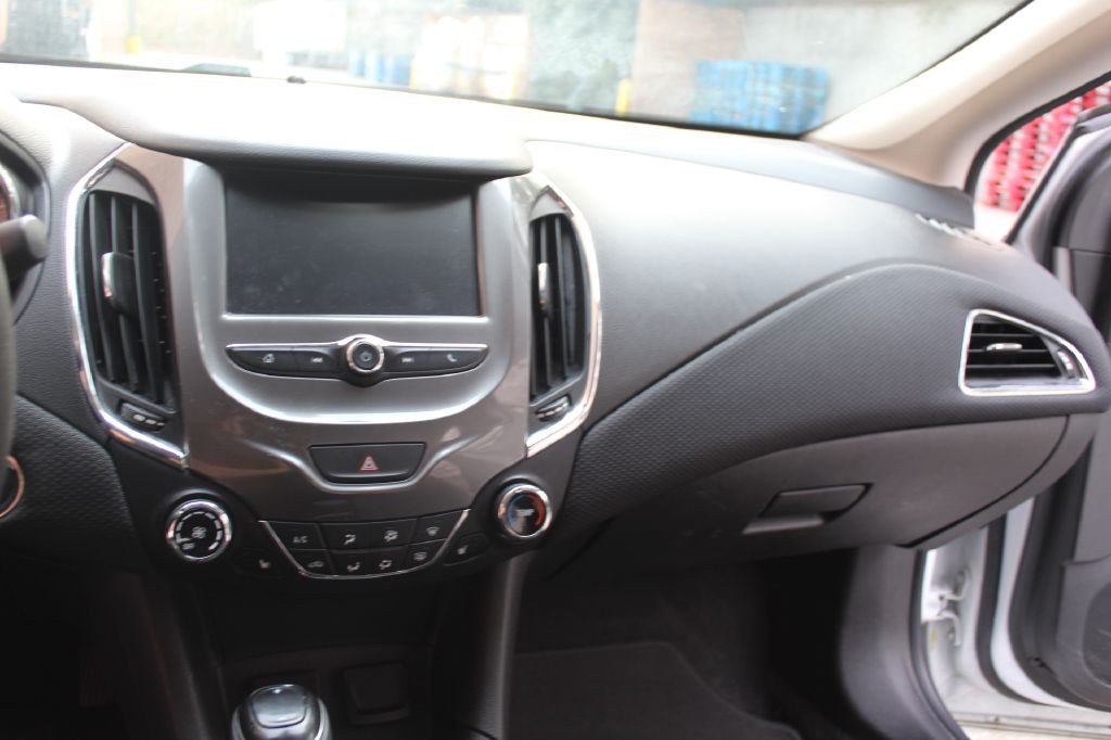 2018 Chevrolet Cruze Image 18