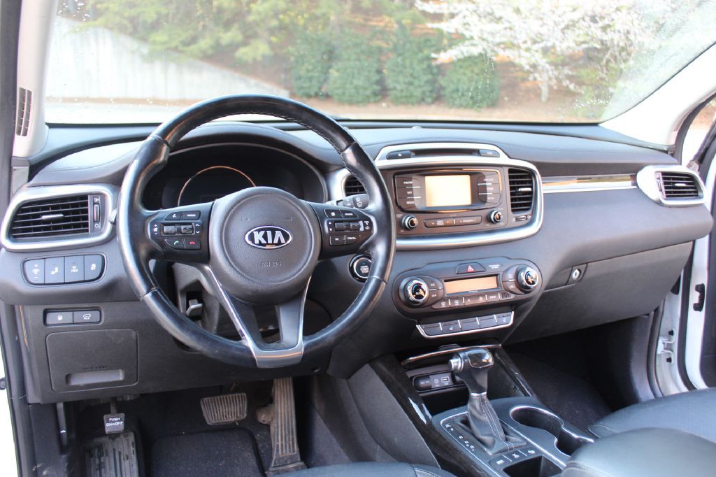 2016 Kia Sorento Image 16