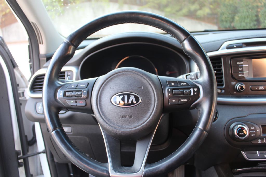 2016 Kia Sorento Image 17