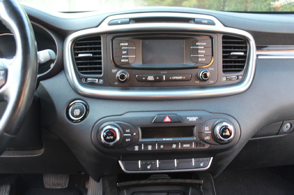 2016 Kia Sorento Image 18