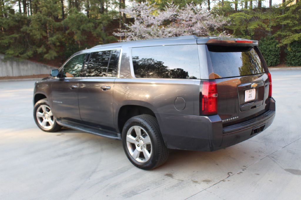 2017 Chevrolet Suburban Image 3