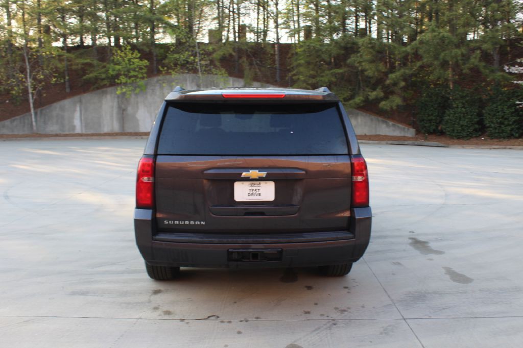2017 Chevrolet Suburban Image 4
