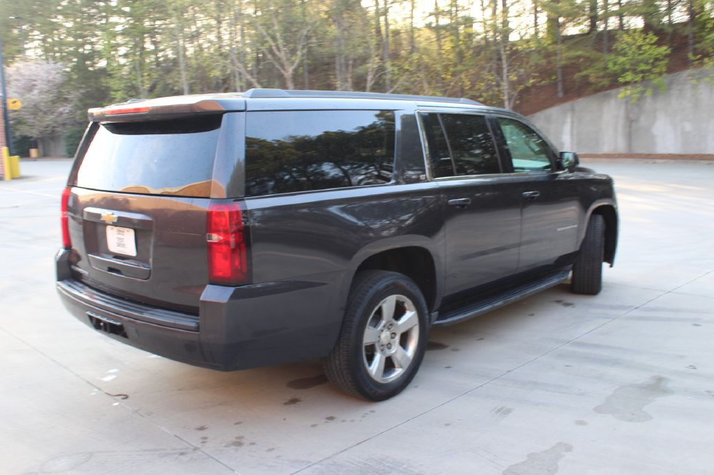 2017 Chevrolet Suburban Image 5